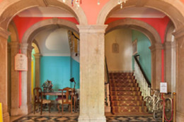 THE INDEPENDENT HOSTEL & SUITES