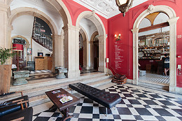 THE INDEPENDENT HOSTEL & SUITES