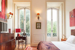 THE INDEPENDENT HOSTEL & SUITES