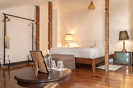 THE INDEPENDENT HOSTEL & SUITES