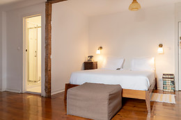 THE INDEPENDENT HOSTEL & SUITES