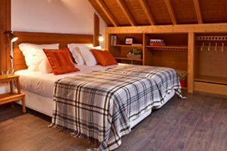 Uma noite com pequeno-almoço para 2 adultos e 1 criança | Mercearia d'Alegria Boutique B&B (Peniche, Leiria)