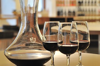 Visita Guiada e Prova de Vinhos para 2 Pessoas na Adega de Borba (Évora)