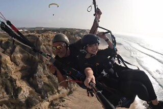 Voo de parapente com GoPro para 1 | Fly Lisbon Paragliding - Costa da Caparica