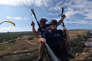 Voo de parapente com GoPro para 1 | Fly Lisbon Paragliding - Costa da Caparica