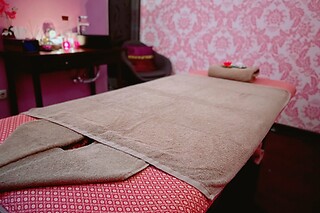 Massagem relaxante e massagem com ervas para 1 by Sukke Thai Massage em São Sebastião da Pedreira (Lisboa)