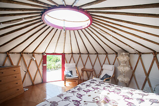 Duas noites em Yurt ou Lotus com pequeno-almoço para 2 em Quinta Antes o Vento em Vimeiro (Leiria)