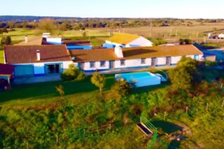 Uma noite em quarto duplo/twin com pequeno-almoço para 2 em Monte da Oliveirinha Country House (Évora)