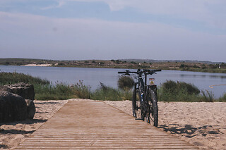 Tour de E-bike por Óbidos sem guia com Prova de vinhos para 1 | Somewhere Center (Maceira, Leiria)