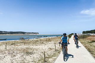 Tour de E-bike por Óbidos sem guia com Prova de vinhos para 1 | Somewhere Center (Maceira, Leiria)