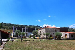 Uma noite em quarto familiar + Cabaz regional para 2 | Quinta Vale da Prata (Celorico da Beira, Guarda)
