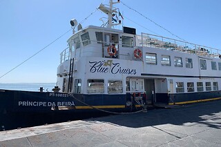 Passeio de barco no Rio Tejo: de Alfama à Torre de Belém | 1 adulto + 1 criança - 2h | Veltagus
