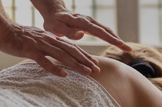 Uma massagem (1h15) à escolha para 2 | Terra Ki Terapias (Venda do Pinheiro, Mafra)