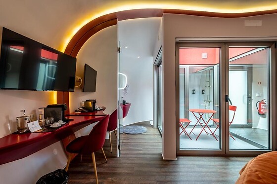 Cherry Sculpture Hotel - photo 12