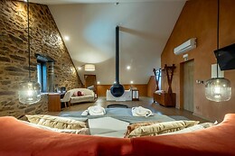Cherry Sculpture Hotel