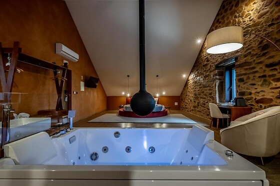 Cherry Sculpture Hotel - photo 15