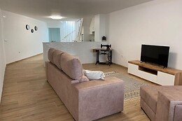 Singer’s Lounge