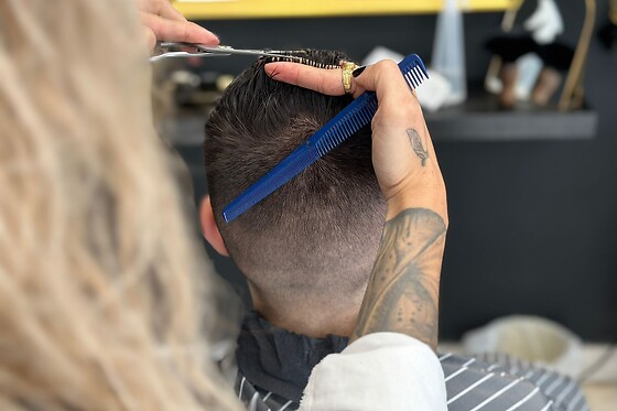 Combo de cabelo e barba e massagem facial para 1 by Bratz Barbershop na Lapa (Lisboa)
