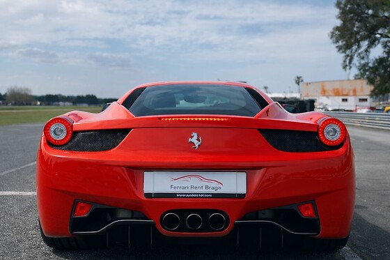 Experiência de co-piloto em Ferrari 458 em via rápida para 1 | Ferrari Rent Braga (Braga)