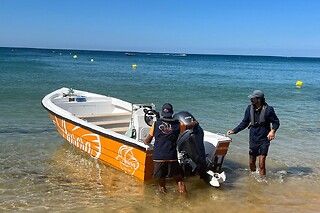 asseio de barco (1h) às grutas entre Armação de Pêra e Benagil para 2 |  Aurora Boat Trips (Armação de Pêra)