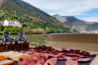 Passeio de barco privado no Douro - 1h | Deltatur - Até 4 pessoas