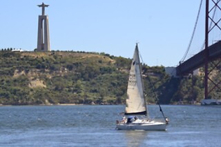 Passeio de veleiro no Rio Tejo para 1 | Villa Paraíso da Caparica (Charneca da Caparica)