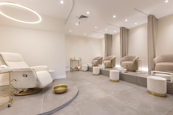 Reflexologia de mãos e pés a 2 by Cosmo Clinic em Odivelas (Lisboa)