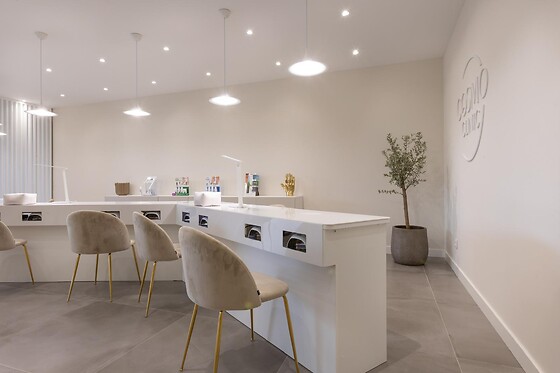 Reflexologia de mãos e pés a 2 by Cosmo Clinic em Odivelas (Lisboa)