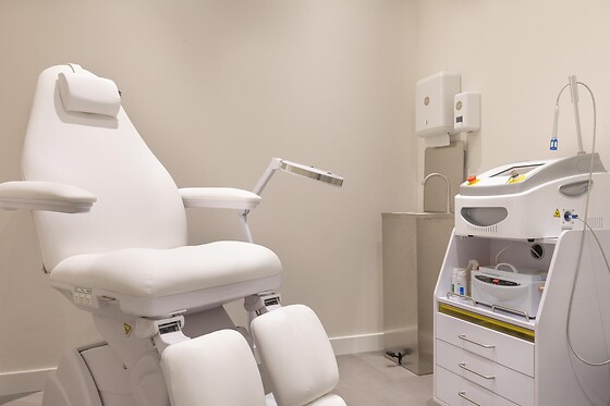 Reflexologia de mãos e pés a 2 by Cosmo Clinic em Odivelas (Lisboa)