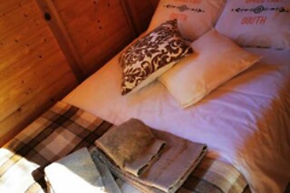Duas noites em Casa na Árvore com pequeno-almoço para 2 em Direction South Glamping em Montargil (Portalegre)
