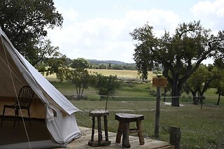 Uma noite em Tipi com pequeno-almoço para 2 em Direction South Glamping em Montargil (Portalegre)
