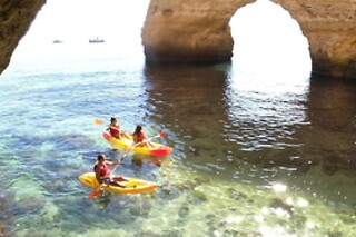 Aluguer de kayak para 1 adulto e 1 criança em Benagil Kayak em Lagoa (Faro)