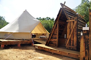 Uma noite em Cabana ou Tipi com pequeno-almoço para 2 na Quinta Alma em Aljezur (Faro)