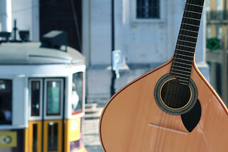 Tour com Guia +  Fado ao Vivo + Petisco Tradicional para 2 | Lisboa Antiga, Saldanha (Lisboa)