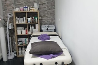 Um tratamento mini facial para 2 em Clínica Edge + em Massamá (Lisboa)