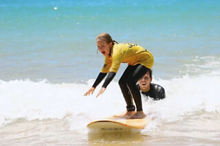 Uma aula de surf (1h30) para 2 | Carcavelos Surf School (Carcavelos, Lisboa)