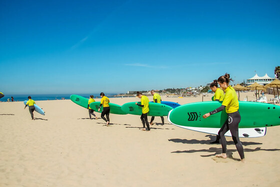 Uma aula de surf (1h30) para 2 | Carcavelos Surf School (Carcavelos, Lisboa)