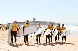 Uma aula de surf (1h30) para 2 | Carcavelos Surf School (Carcavelos, Lisboa)