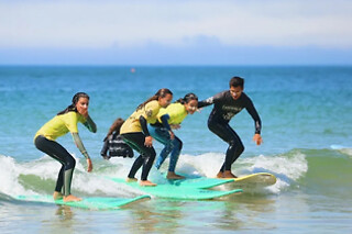 Uma aula de surf (1h30) para 2 | Carcavelos Surf School (Carcavelos, Lisboa)