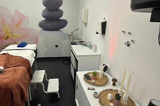 Uma limpeza facial com radiofrequência ao rosto para 1 | Margarida Neto Cabeleireiro Estética e Spa (Valbom, Porto)