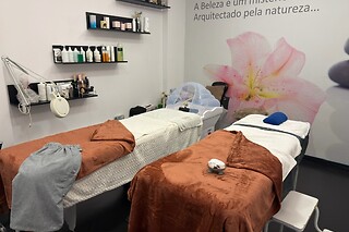 Uma limpeza facial com radiofrequência ao rosto para 1 | Margarida Neto Cabeleireiro Estética e Spa (Valbom, Porto)