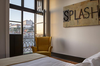 Uma noite em quarto duplo/twin standard com pequeno-almoço para 2 em The House of Sandeman Hostel & Suites em Vila Nova de Gaia (Porto)