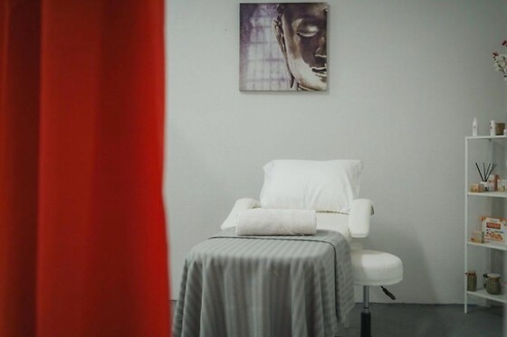 Uma massagem desportiva e relaxante corpo inteiro (50m) para 1 | Clínica Morabeza Bem Estar (Amadora)