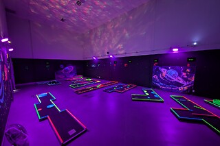 Mini Golfe Indoor - Bilhete para 2 adultos | Minigolfexiste (Leiria)