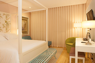 Uma noite em quarto duplo com pequeno-almoço para 2 em In Porto Gallery Guesthouse (Porto)