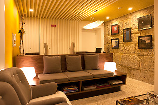 Uma noite em quarto duplo com pequeno-almoço para 2 em In Porto Gallery Guesthouse (Porto)