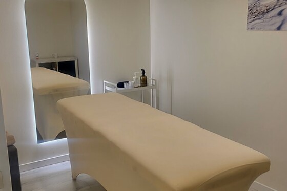 Uma massagem premium à escolha para 1 | C’alma Clinic & Academy | Montijo