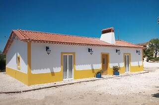 Uma noite em Casa com pequeno-almoço para 2 na Casa Turquesa & Villas Campus na Corredoura (Santarém)