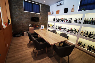 Uma prova para 2 em Wine&Co em Almancil (Faro)