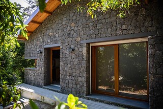 Uma noite em casa ecológica com pequeno-almoço para 2 adultos e 1 criança em Quinta do Abacate Glamping Park em Angra do Heroísmo (Açores)